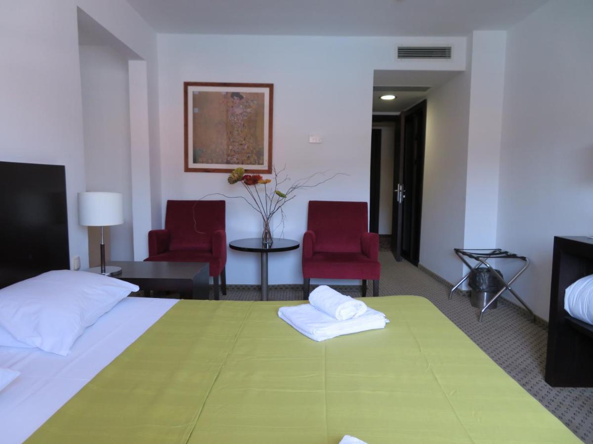 Hotel International ราบ ภายนอก รูปภาพ