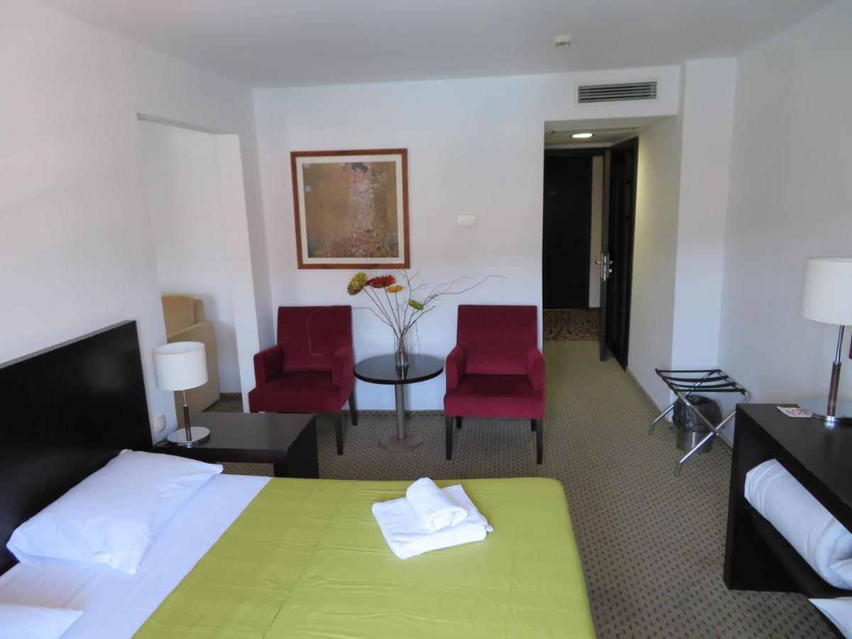 Hotel International ราบ ภายนอก รูปภาพ