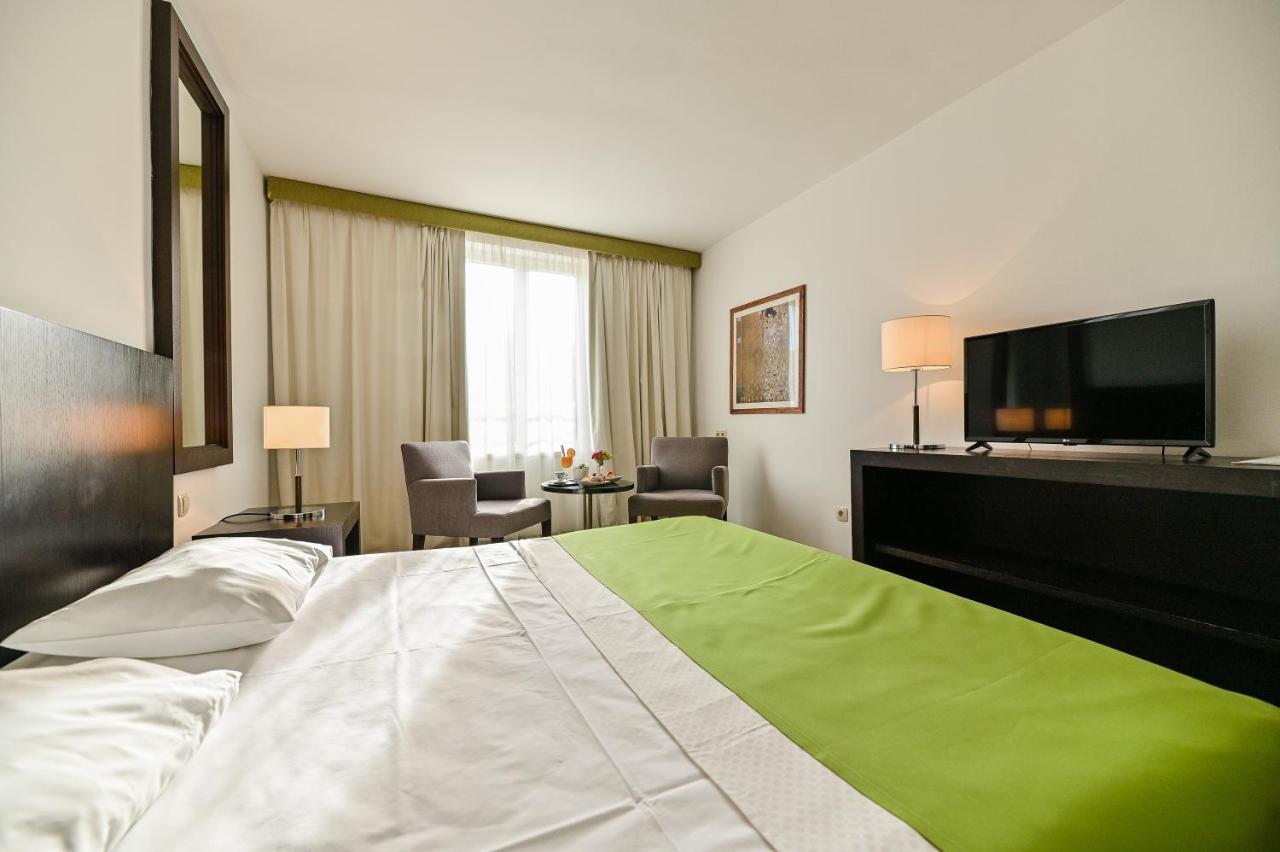 Hotel International ราบ ภายนอก รูปภาพ