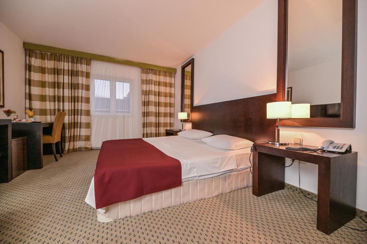 Hotel International ราบ ภายนอก รูปภาพ