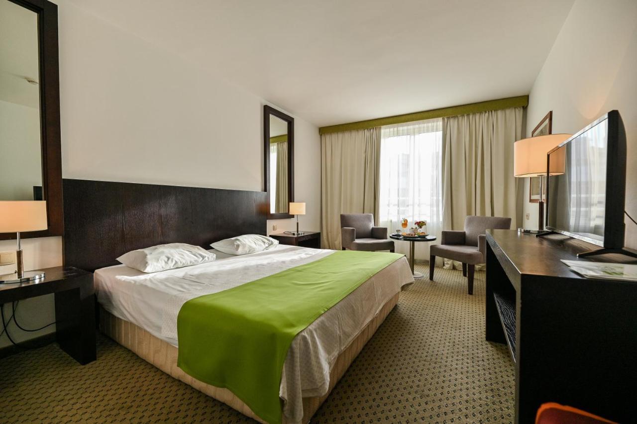 Hotel International ราบ ภายนอก รูปภาพ