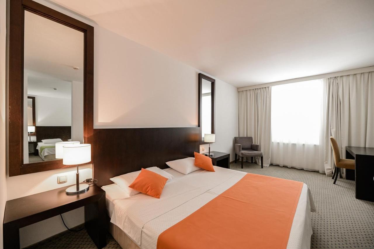 Hotel International ราบ ภายนอก รูปภาพ