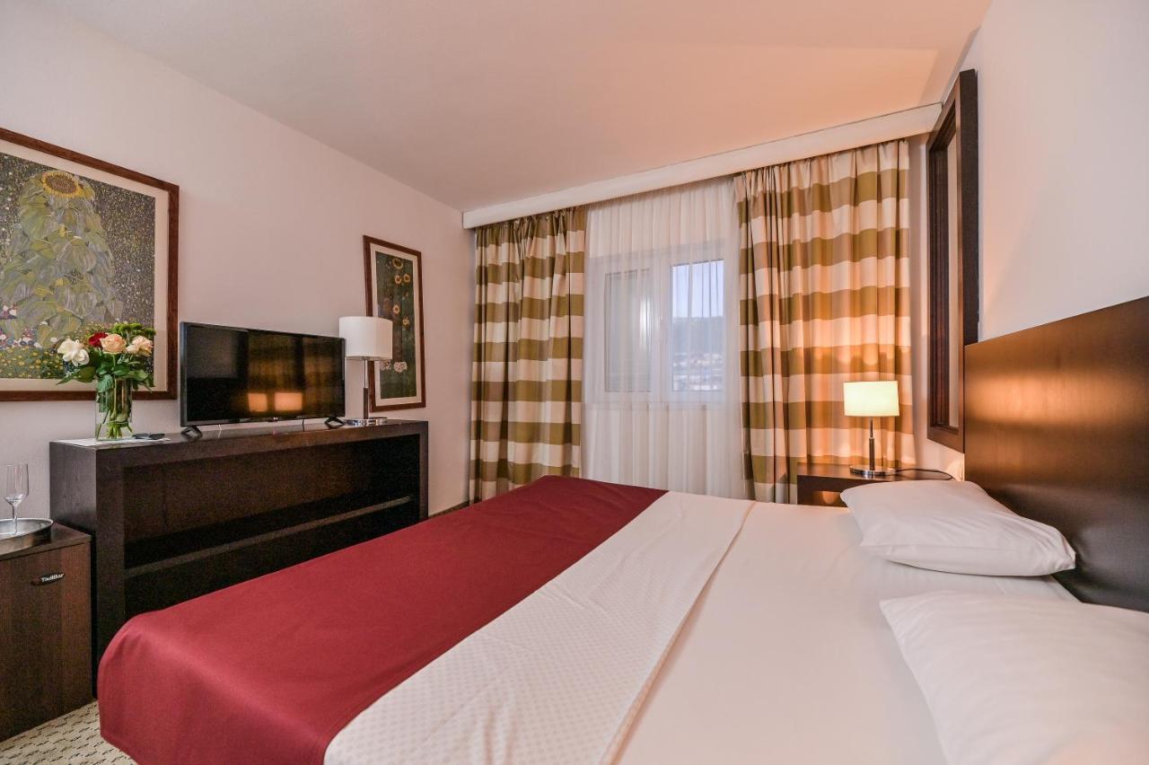Hotel International ราบ ภายนอก รูปภาพ