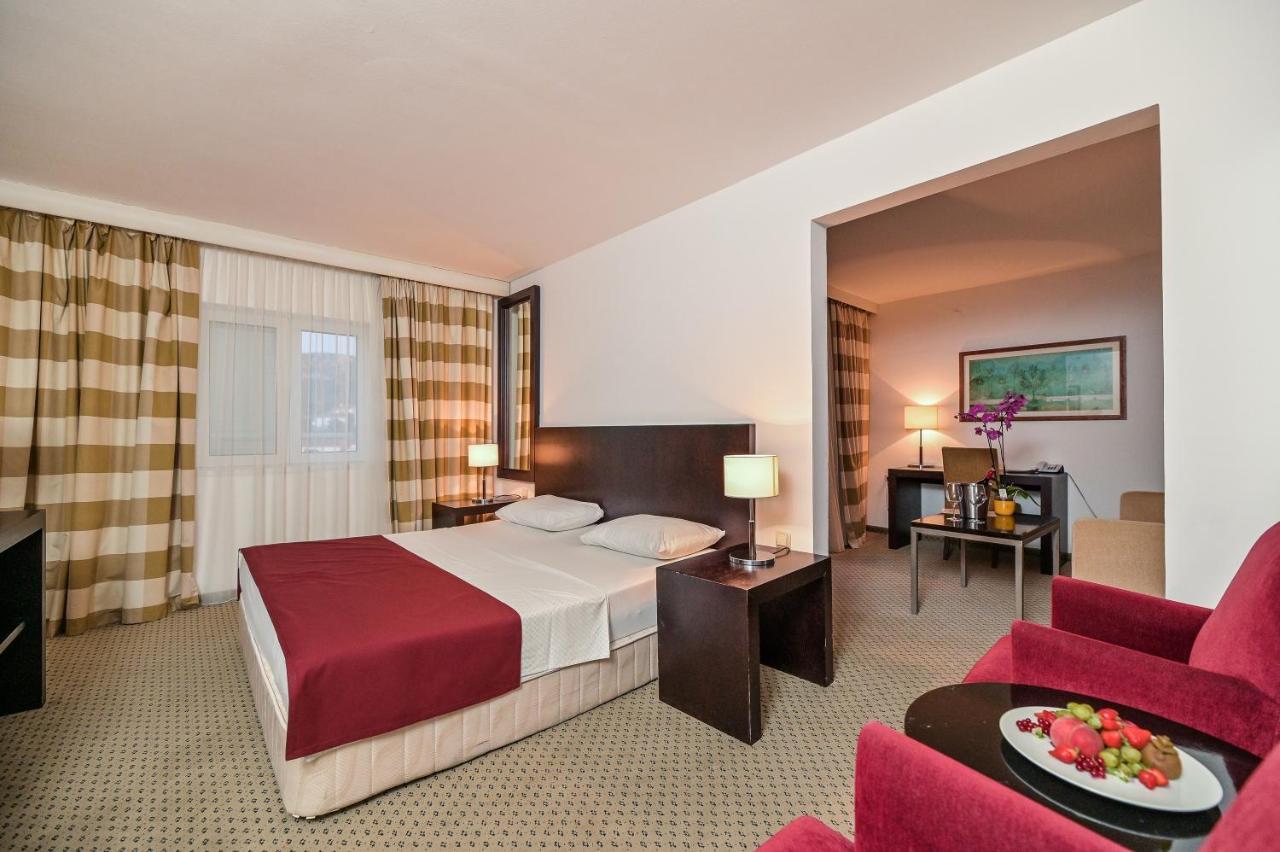 Hotel International ราบ ภายนอก รูปภาพ