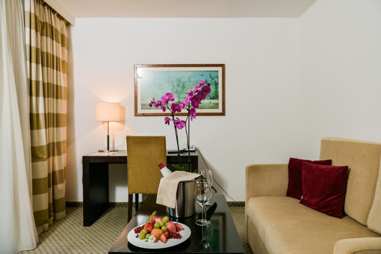 Hotel International ราบ ภายนอก รูปภาพ